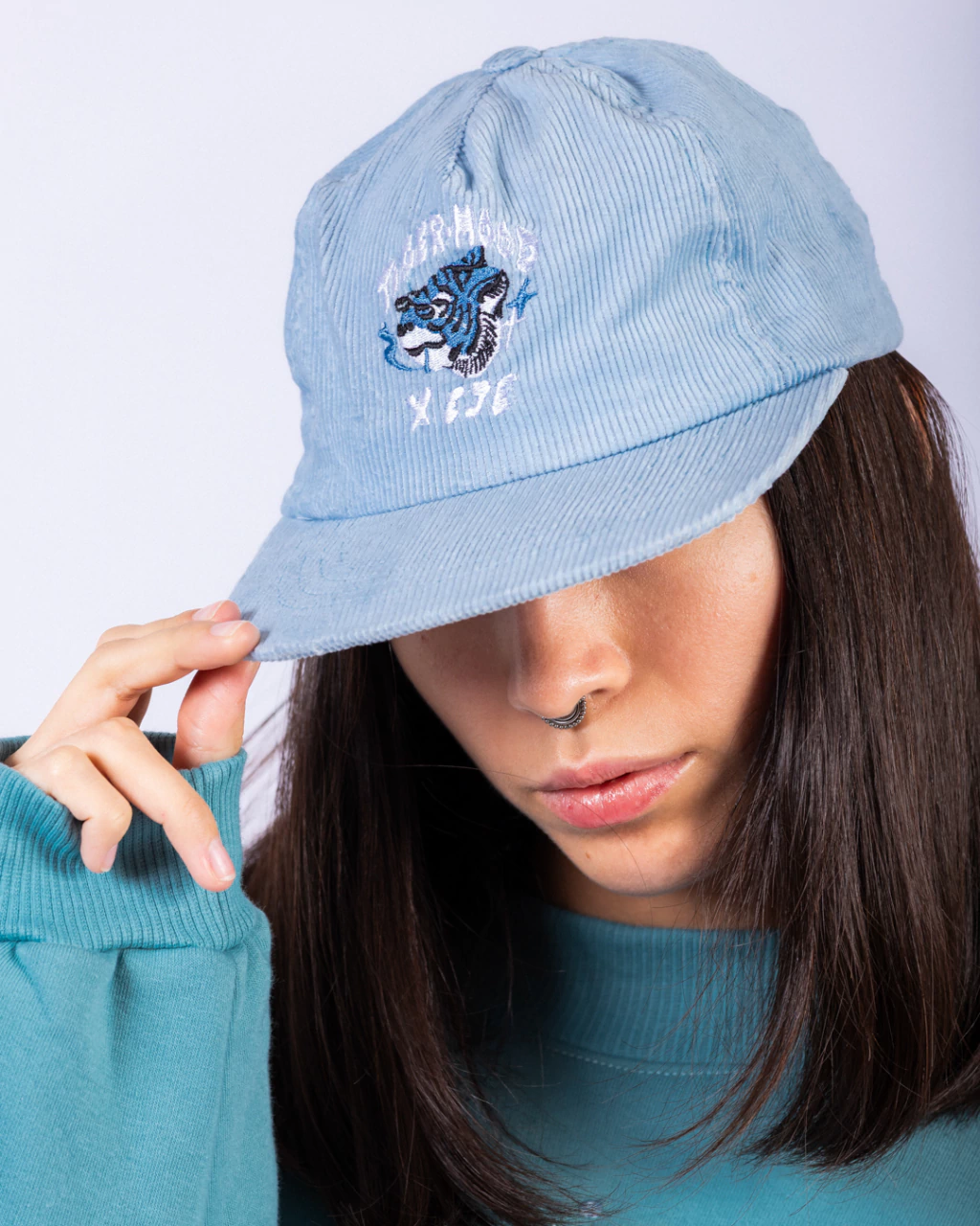 Gorra Tiger corderoy Celeste