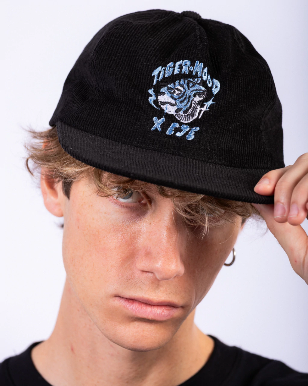 Gorra Tiger corderoy negra